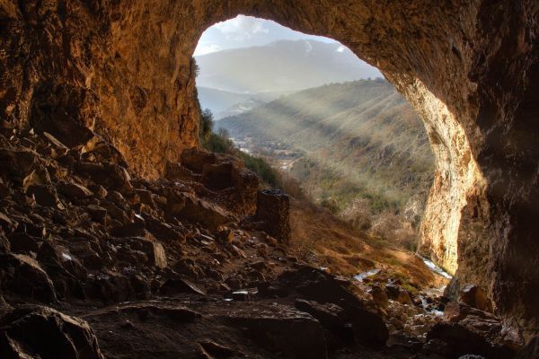 Peshna Cave