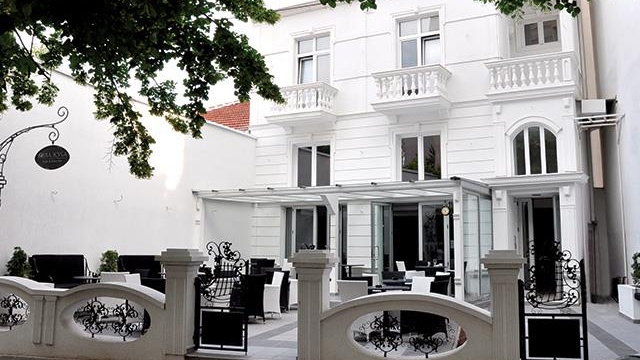 Hotel White House
