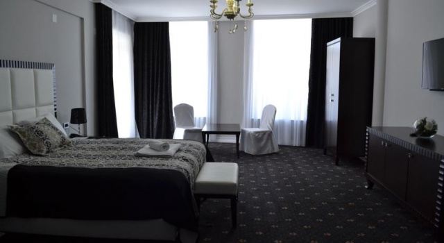 Hotel Emi
