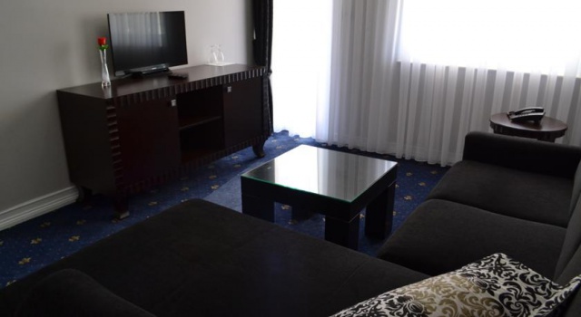 Hotel Emi