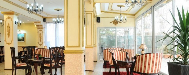 Royal Hotel
